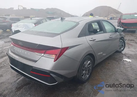 2024 Hyundai Elantra Sel z USA, uszkodzony, nr VIN KMHLM4DG9RU700522